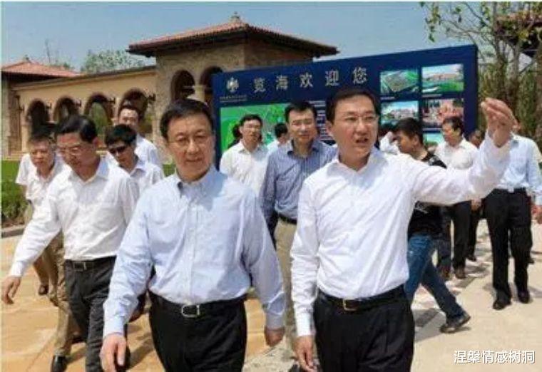 董卿▲令董卿甘愿当后妈,主动讨婆婆欢心,这个男人的来头可不小