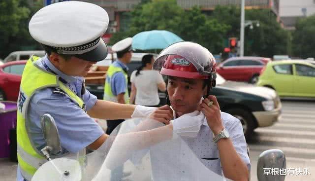 「电动车」“头盔”还没抢到，电动车又一新规来了，老百姓：没钱买车也有错