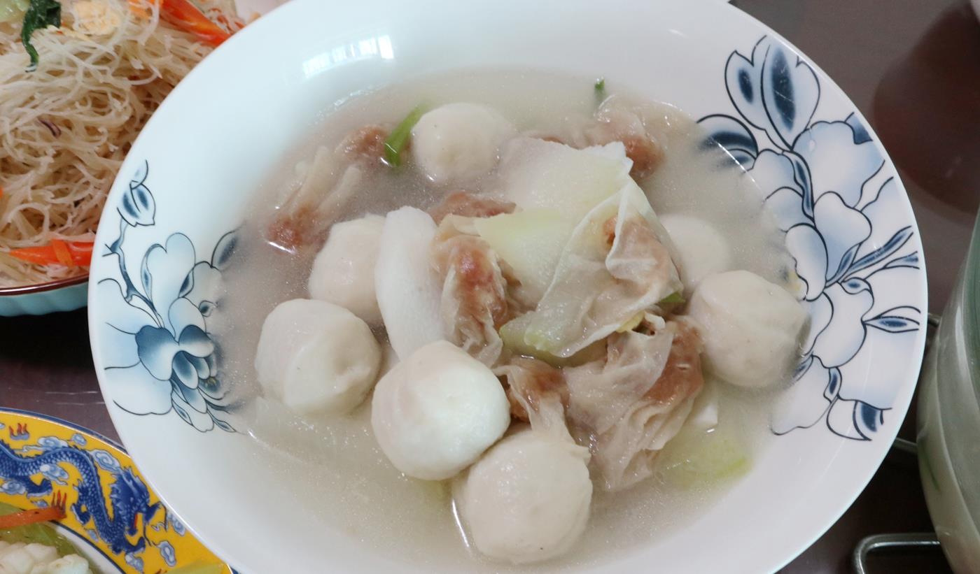 #鱼丸#周末我家的晚餐,晒到朋友圈炸了,网友:没有一百下不来