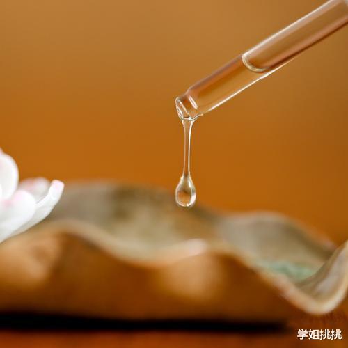 面霜■人到了30岁，面霜和精华哪个更靠谱？选对了有效果还省钱