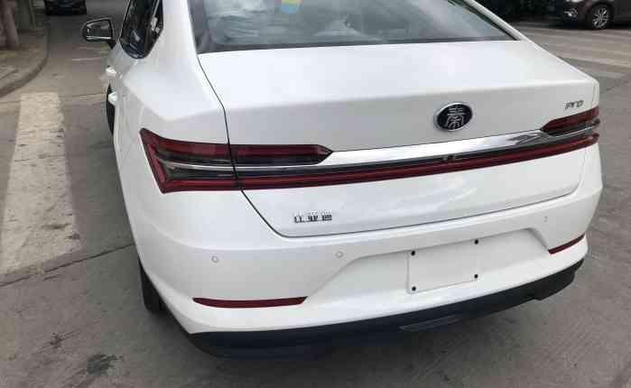 比亚迪秦pro@花10万买辆比亚迪秦Pro，开了两个月车主表示：兼备运动与家用！