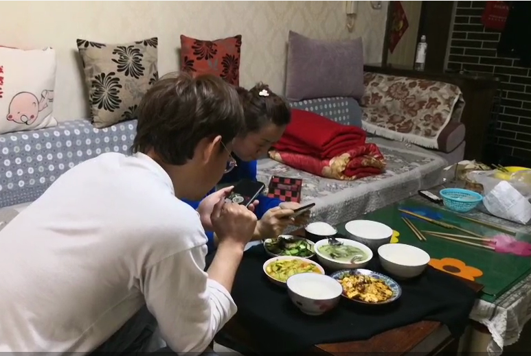 「不粘锅」周末全家改善伙食，老公变大厨，3菜1汤成本28元，一家四口吃美了