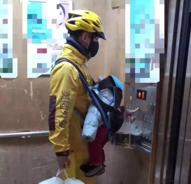 周冲的影像声色|逃往美国10年后，凤姐首次露面吓坏众人：人到中年，不如狗