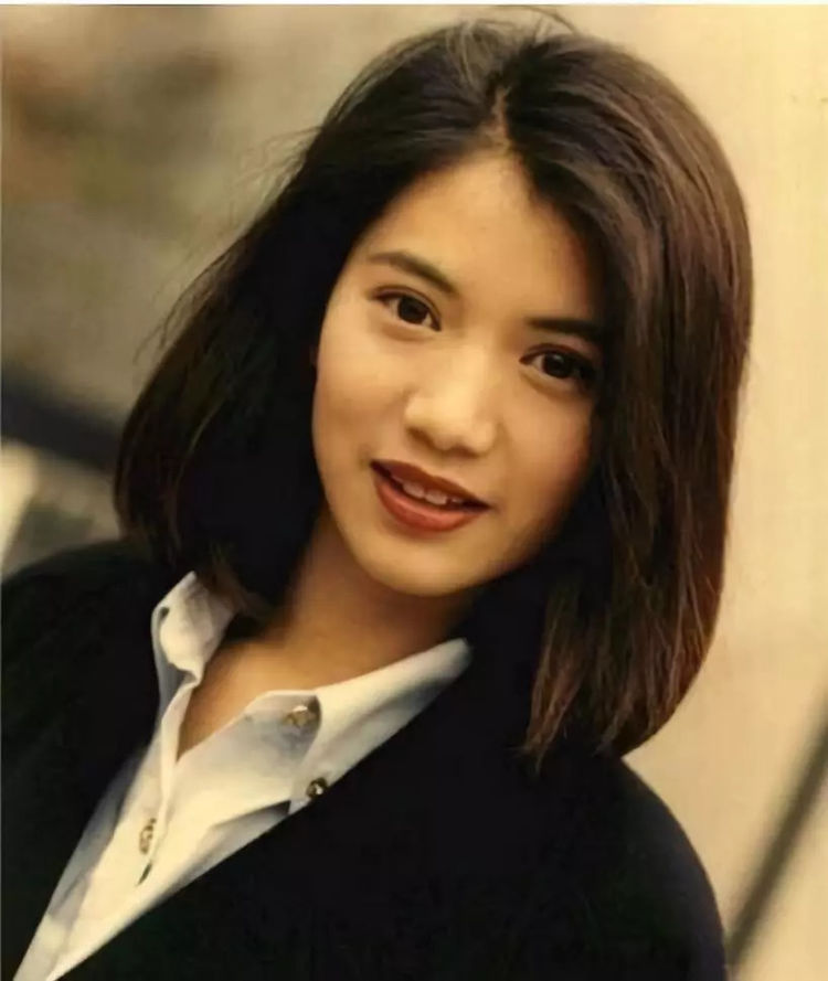 #袁咏仪#51岁邱淑贞和48岁袁咏仪同框美如画：这才是香港女星颜值巅峰！