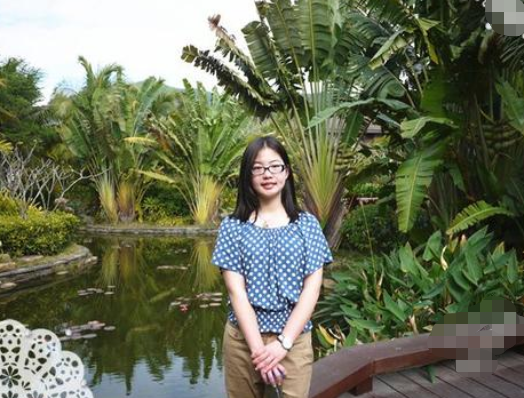 哈佛大学|拒绝清华录取,22岁抱着儿子在哈佛毕业,她的人生比电视剧更精彩