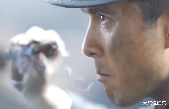 李云龙|亮剑3：同样是抽烟，李云龙抽自制卷烟，你看他抽啥？