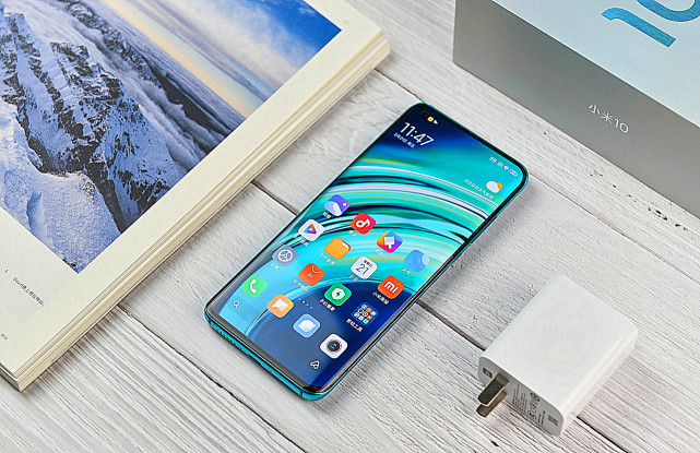 索尼Xperia|一加8T对比小米10，谁才是旗舰机首选？