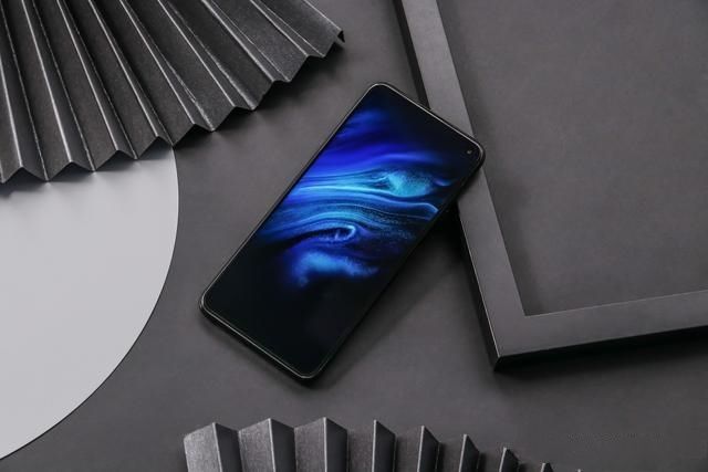 |想给我爸买个2k加的5g手机,大家有什么推荐吗?