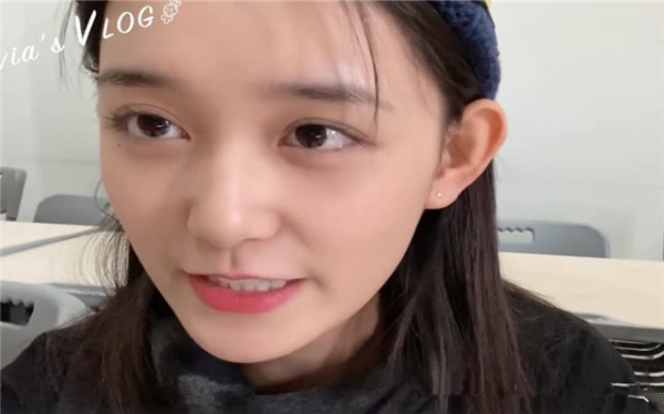 蒋依依:蒋依依现身“中戏食堂”,得知一份鸡排售价后,这还是明星学校吗?