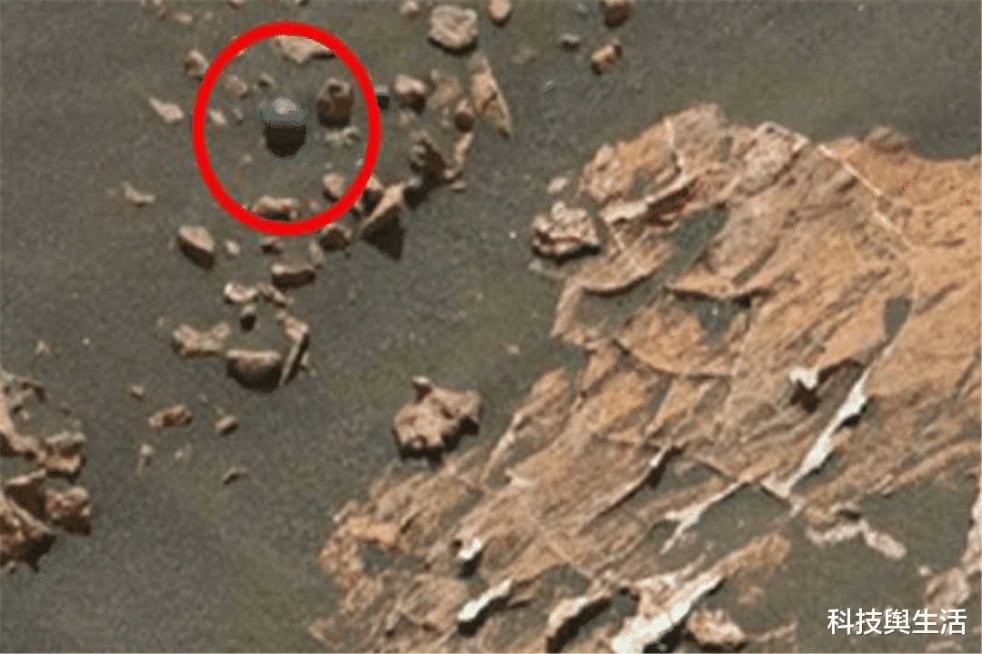 火星|好奇号传回一张火星照片，发现一个球状不明物，谁留下的？