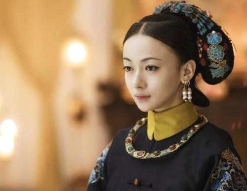 『吴孟达』吴谨言当年考北影的素颜照, 茫茫人海她最显眼, 难怪大家能记住她