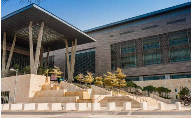 |一所投资100亿的大学，每年却只收两百人，校内的老师比学生还多