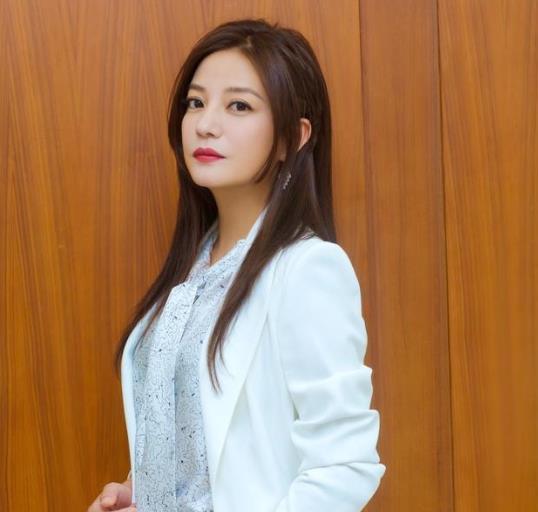 黄晓明|赵薇不再隐瞒,彻底扯下黄晓明的遮羞布,难怪杨颖婚后判若两人