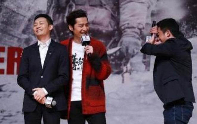 吴京|吴京为儿子要签名，胡歌一句话回绝，回复让大家笑一年