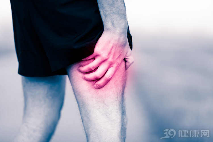 「深蹲」男性坚持做深蹲会有什么变化？不仅能促睾，4个好处不请自来！