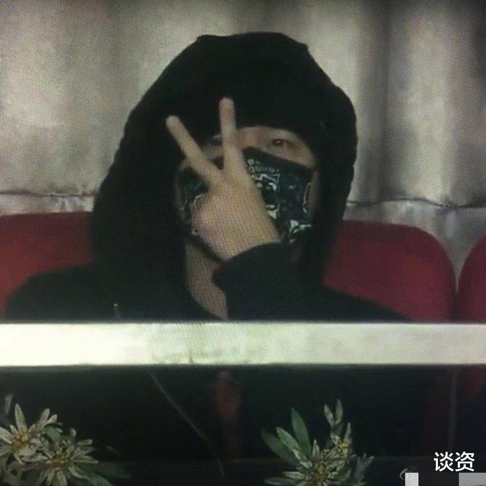 章子怡|太恩爱！周杰伦包裹严实携妻子看球赛，昆凌娇羞捂脸钻戒太抢镜