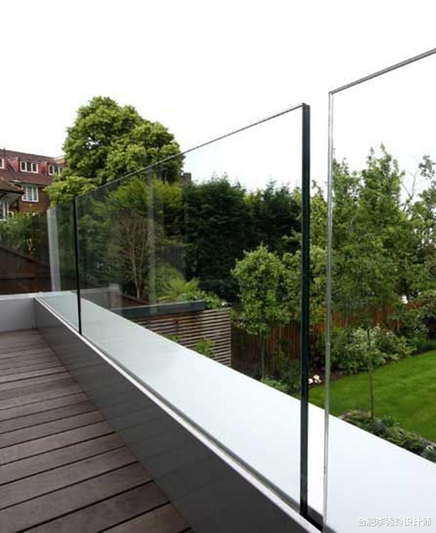 『』无语，就为露台买的顶楼，结果护栏才40公分高！万一栽下去不得了