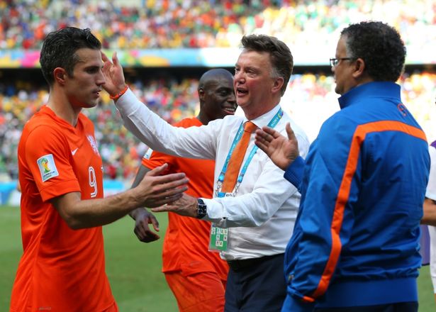 曼联：范佩西：范加尔打我一巴掌，又到曼联把我弃用！弗爵才是最佳主帅