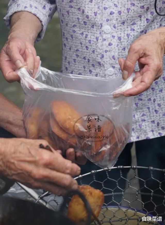 ##街边卖早餐的,都在碗上套个塑料袋,盛的都是滚烫热饭,有毒吗?