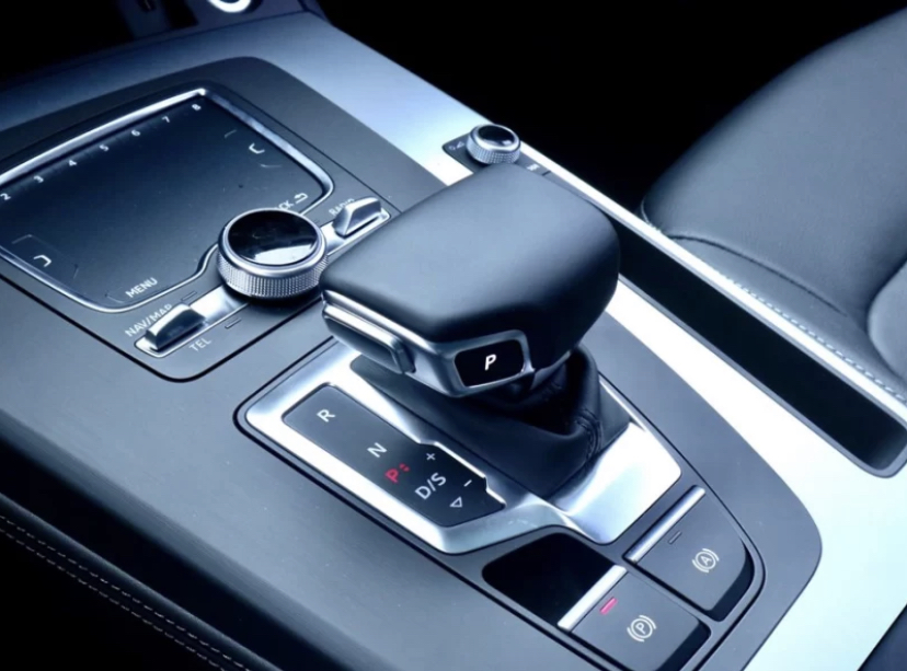 奥迪Q5|优惠8.2万喜提奥迪Q5L，虽然简配了，到现在价格没得说，这价如何