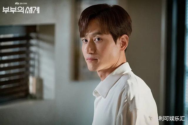 「朴海俊」《夫妻的世界》朴海俊：35岁出道，没背景与人脉，凭演技突出重围