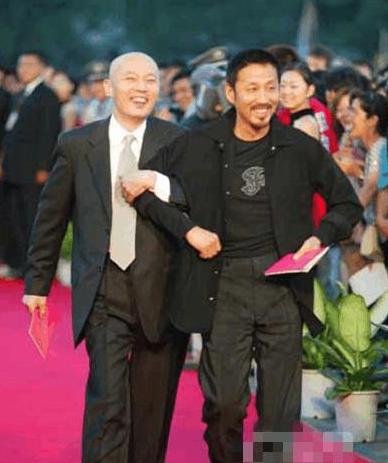 陈道明@比起四处留情张铁林，\装\了33年陈道明，说崩就崩的人生模仿不来