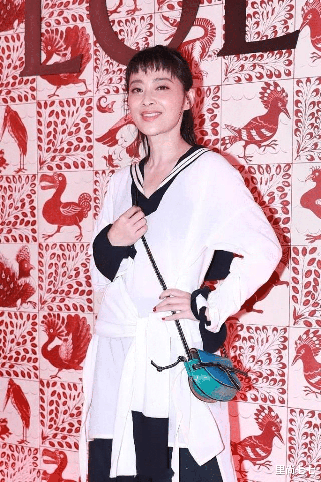 [梅婷]梅婷真随性，穿短裤健身美腿不瘦却真性感，纯素颜黑眼圈太明显