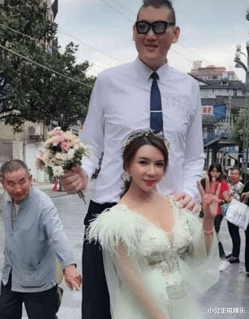 龚玥菲|性感“潘金莲”龚玥菲：1婚嫁侏儒，2婚嫁巨人，私生活混乱不堪