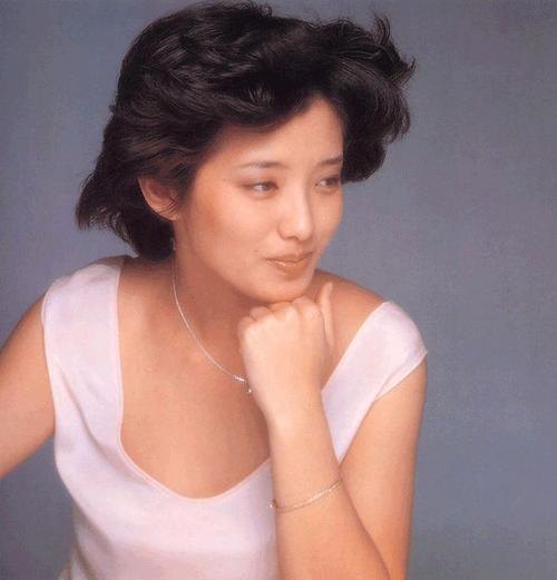 山口百惠|曾经的绝色大美女，为爱情“隐退”40年，今61岁现身“大变样”