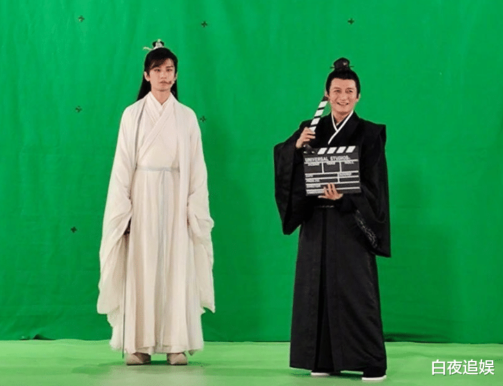 赵露思|《快乐大本营》路透流出，赵露思穿大红古装，气场却不及白鹿