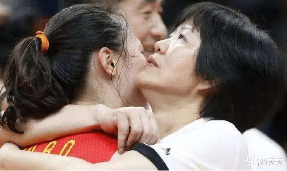 【郎平】女排天才放郎平“鸽子”,前往美国留学,郎平面对镜头失声痛哭