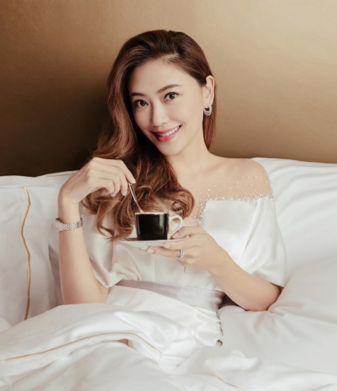 应采儿：娱乐圈中应采儿诞下女儿，网友们纷纷送上祝福