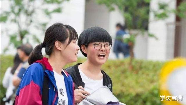 |这四个专业最适合女生报考，就业率高，待遇好，女生如鱼得水