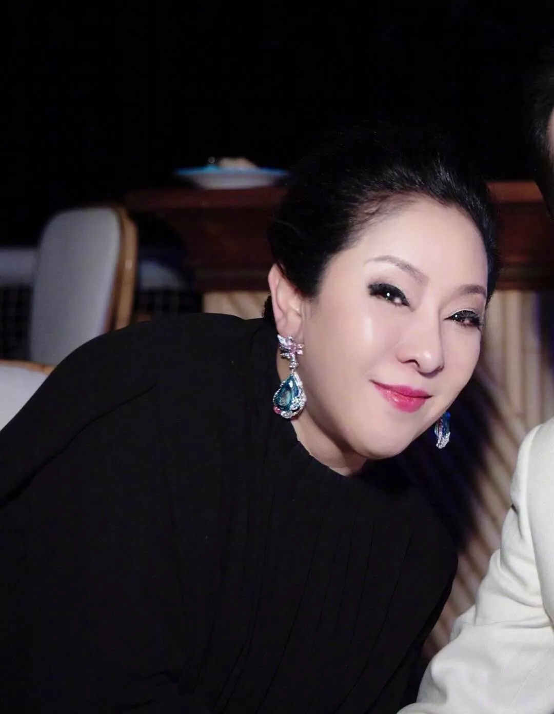 郭碧婷|郭碧婷产女，郭爸态度反常，网友：这豪门媳妇好惨…