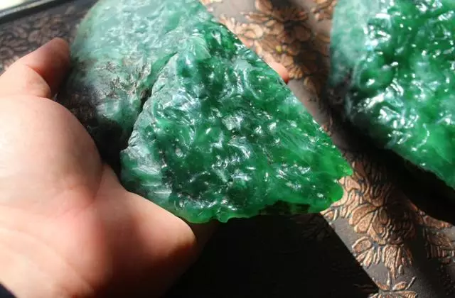 翡翠@翡翠帝王绿原石，我的眼已被靓瞎！！