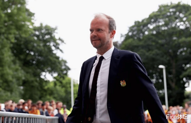 曼联|曼联33岁新援被普遍看衰！一场未赛便遇到两大魔咒，恐成又一水货