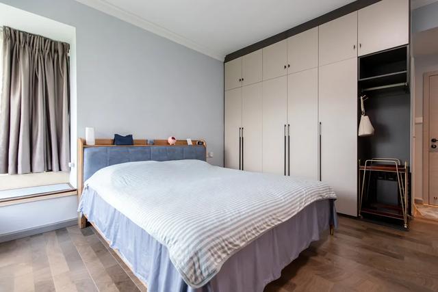 |137㎡简约风三室两厅装修，7m通长的大阳台，太爽了