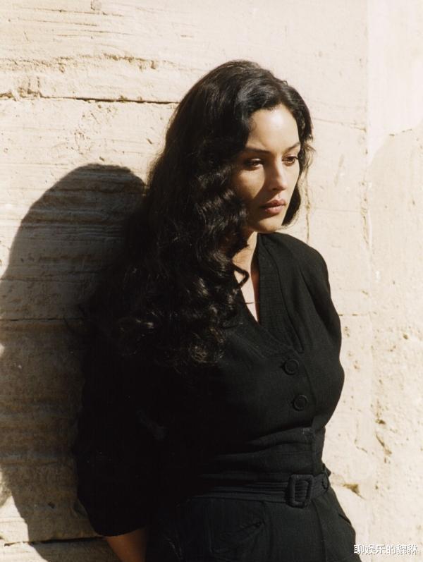 莫妮卡·贝鲁奇|悲惨女星莫妮卡,为丈夫46岁生下女儿,却惨遭丈夫抛弃