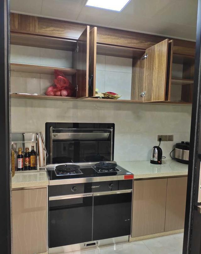 张钧甯|简约新房装修完工，全屋贴瓷砖大气又美观，装修费就花了18万