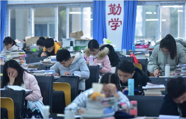 国企|毕业会被国企“哄抢”的4类大学生，发展前景好，你是否在其中？