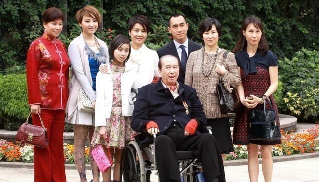 赌王|赌王讣告公开子女17人,神秘儿子何猷邦尚在人世,比四房长子年长