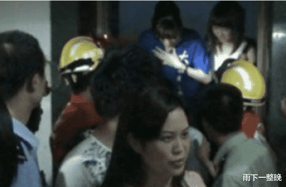 「高考」当年因电梯故障被困，导致错过高考的6名考生，将酒店告上法庭后赔了多少钱？