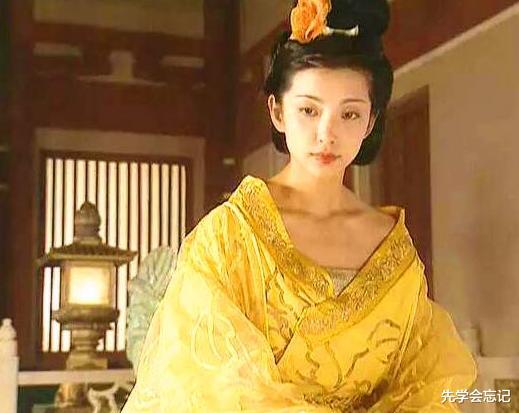 「李冰冰」范冰冰沦落至此，李冰冰功不可没！二十年撕x史太黑暗了