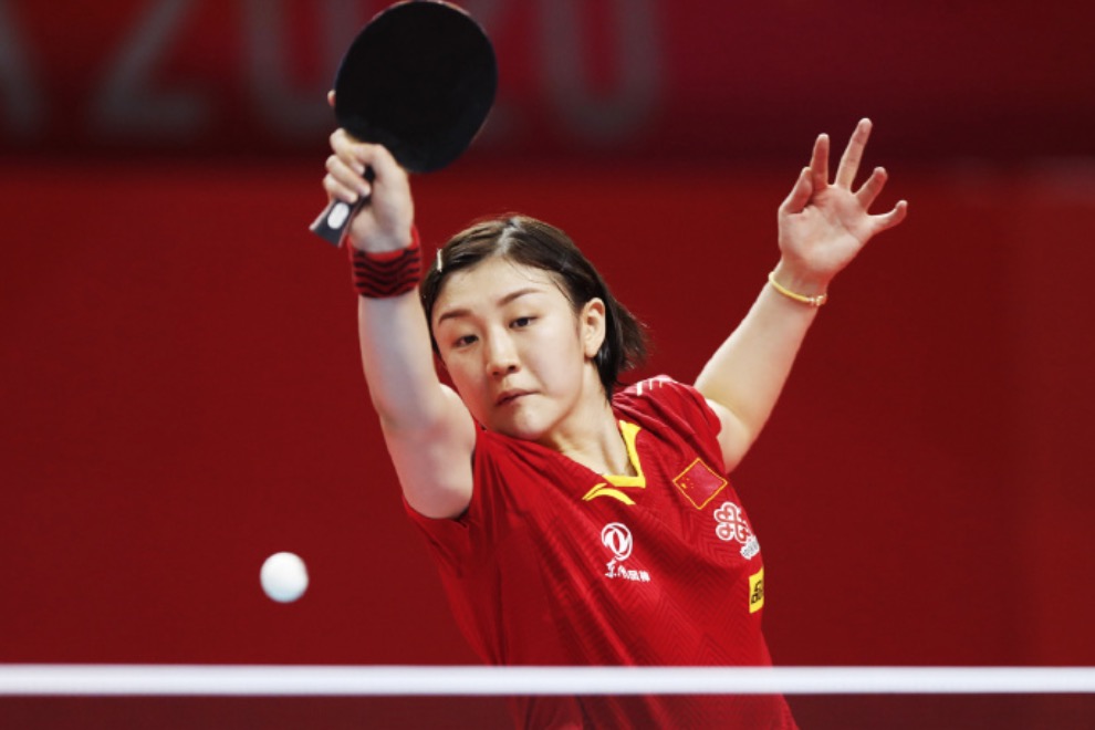 王曼昱|国乒感人一幕!40岁老将搂肩35岁师弟,全被淘汰 王曼昱挑战陈梦