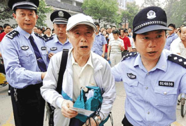 「应届毕业生」非应届毕业生不能参加高考，高一高二学生绝不能考，复读生还能考