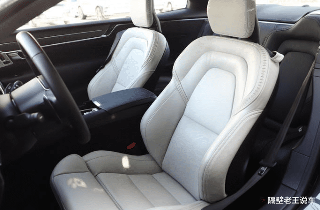 [7座SUV]吉利终于拿出“硬菜”！颜值比保时捷漂亮十倍，搭2.0T，4.3秒就破百