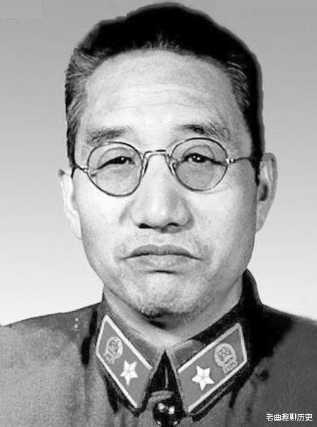 徐向前|徐向前元帅当师长时,他是副班长,50多年后,副班长成就高得吓人