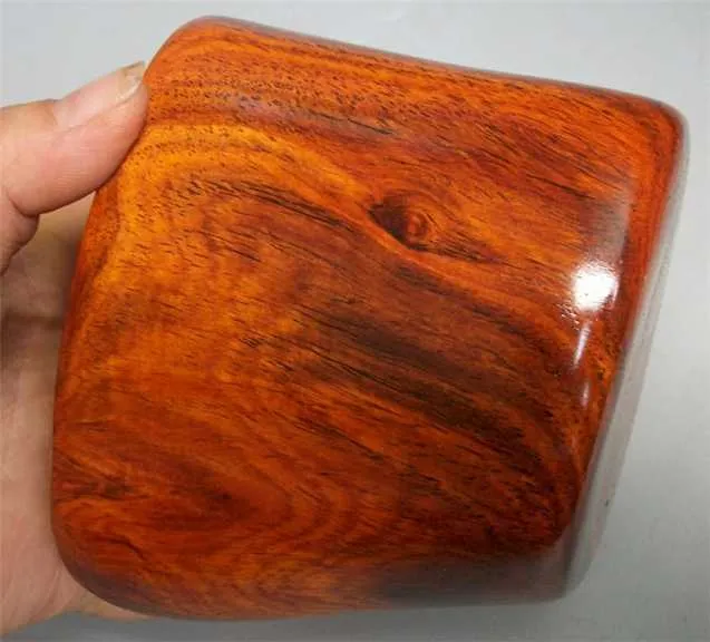 「文玩」500年的修炼：大红酸枝的鉴别知识