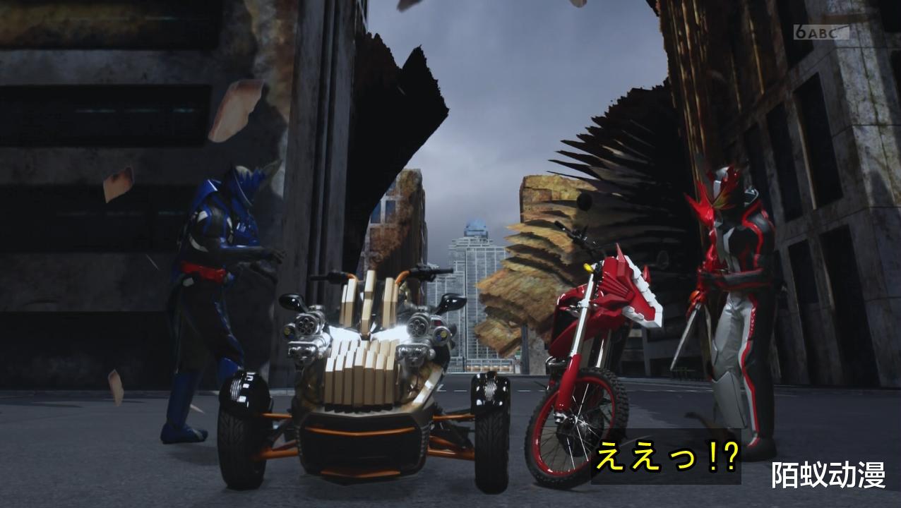 假面骑士圣刃|假面骑士圣刃：主副骑首秀同时变身，水火交融，三轮机车打脸主骑