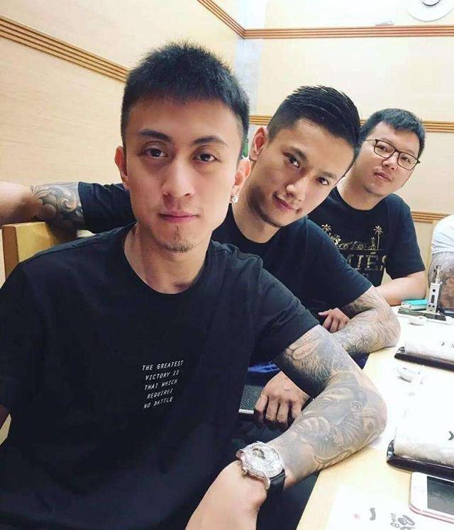杨怡|用三亿追网红，破产后借秦奋千万，还不起被抓，女友跟洋人跑了